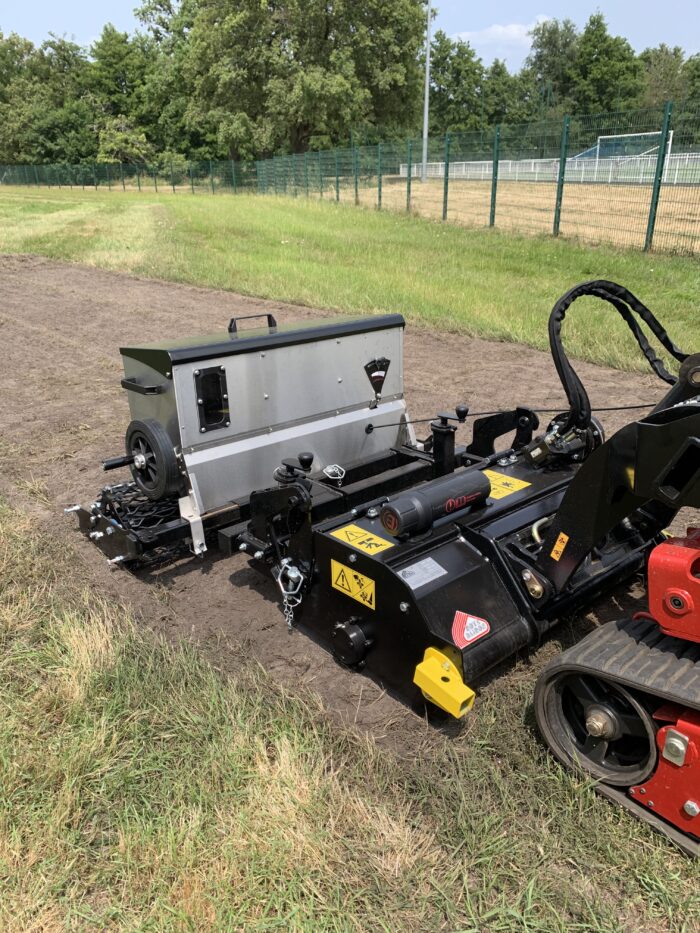 SG 90 Gravity Grass Seeder - Image 3